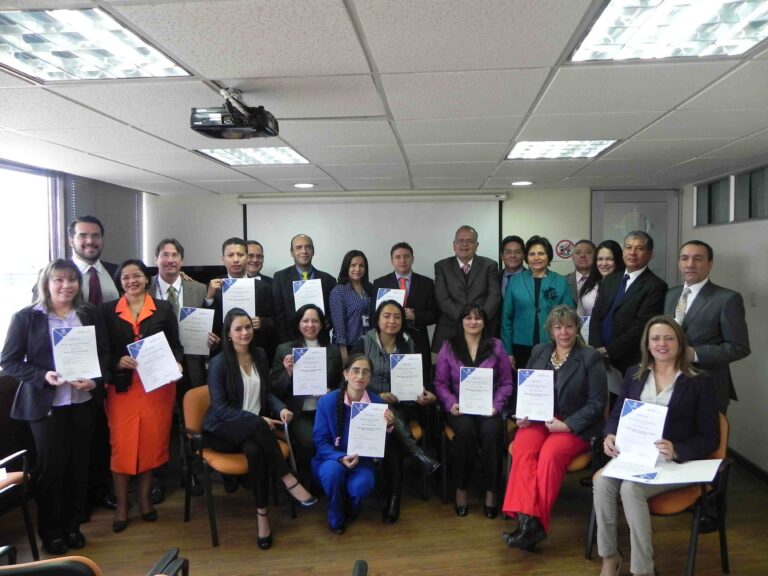 En ceremonia presidida por el  Director del IEMP y el Director regional de Icontec
