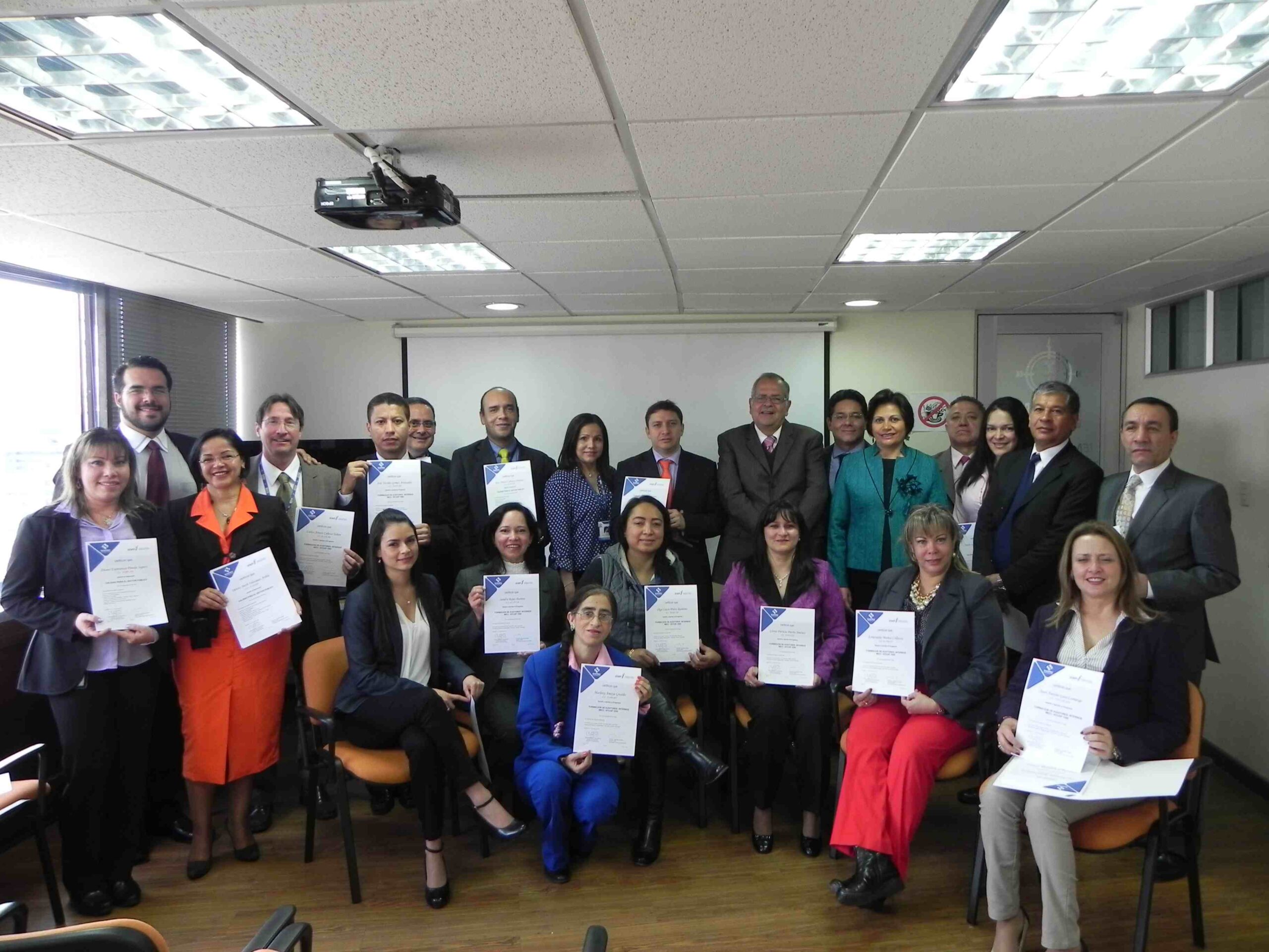 En ceremonia presidida por el  Director del IEMP y el Director regional de Icontec