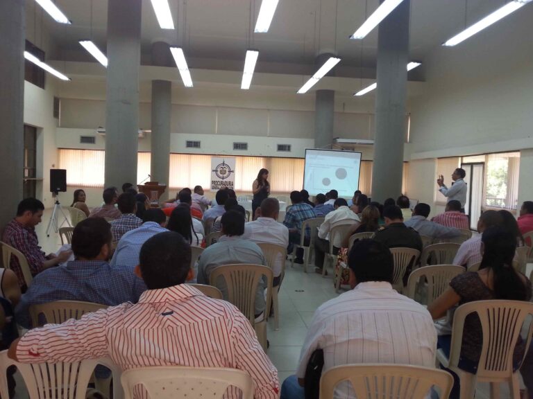 Con jornada de capacitación en Riohacha