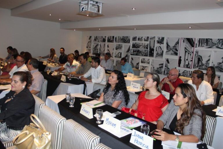 El pasado 16 y 17 de julio de 2015 el IEMP capacitó 48 servidores de la Contraloría en la capital de Santander. El Seminario en Coaching y Trabajo en Equipo tuvo