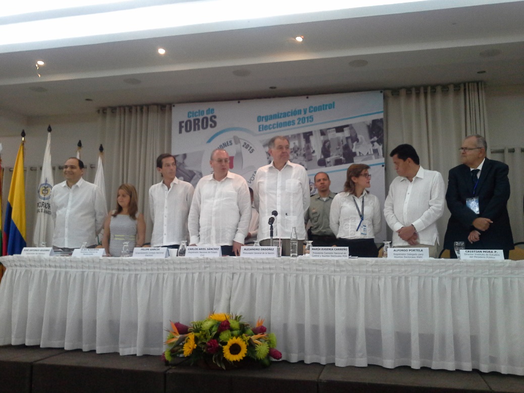 Con un panel sobre la política energética