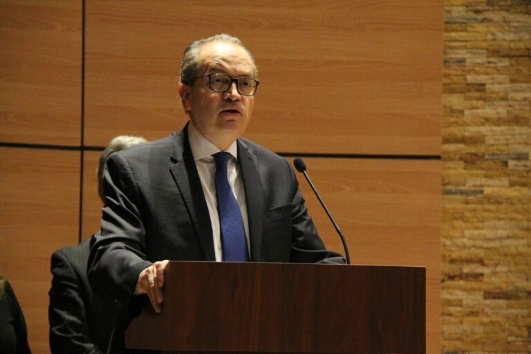 En el marco de la II Jornada de Reflexión ?Situación y horizontes de la ciencia y la tecnología? realizada este 8 de junio por el Instituto de Estudios del Ministerio Público de la Procuraduría General de la Nación fue expuesta la necesidad sentida de la ciencia