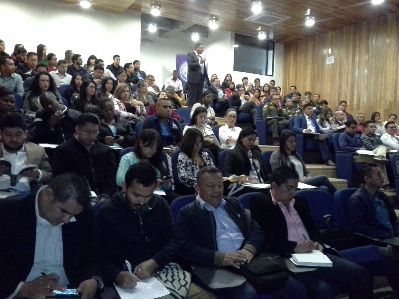 En el Auditorio de la Escuela Superior de Administración Pública